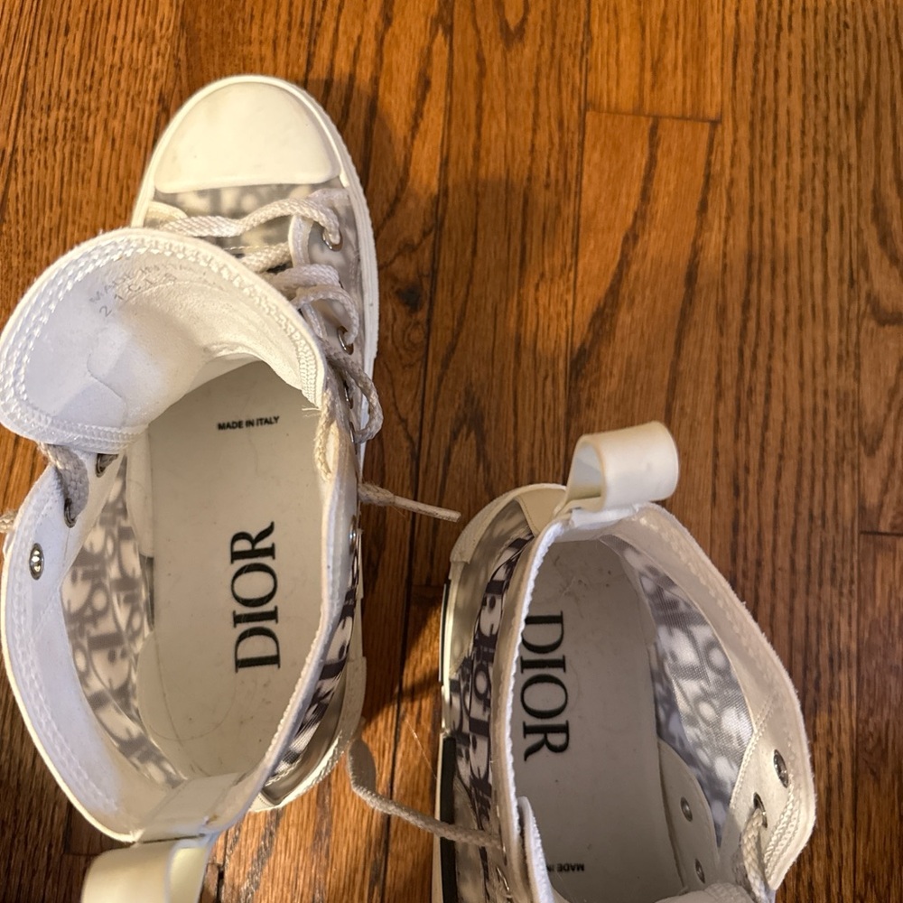 Stylish Dior x Converse High-Top Sneakers - Picture 2 of 4